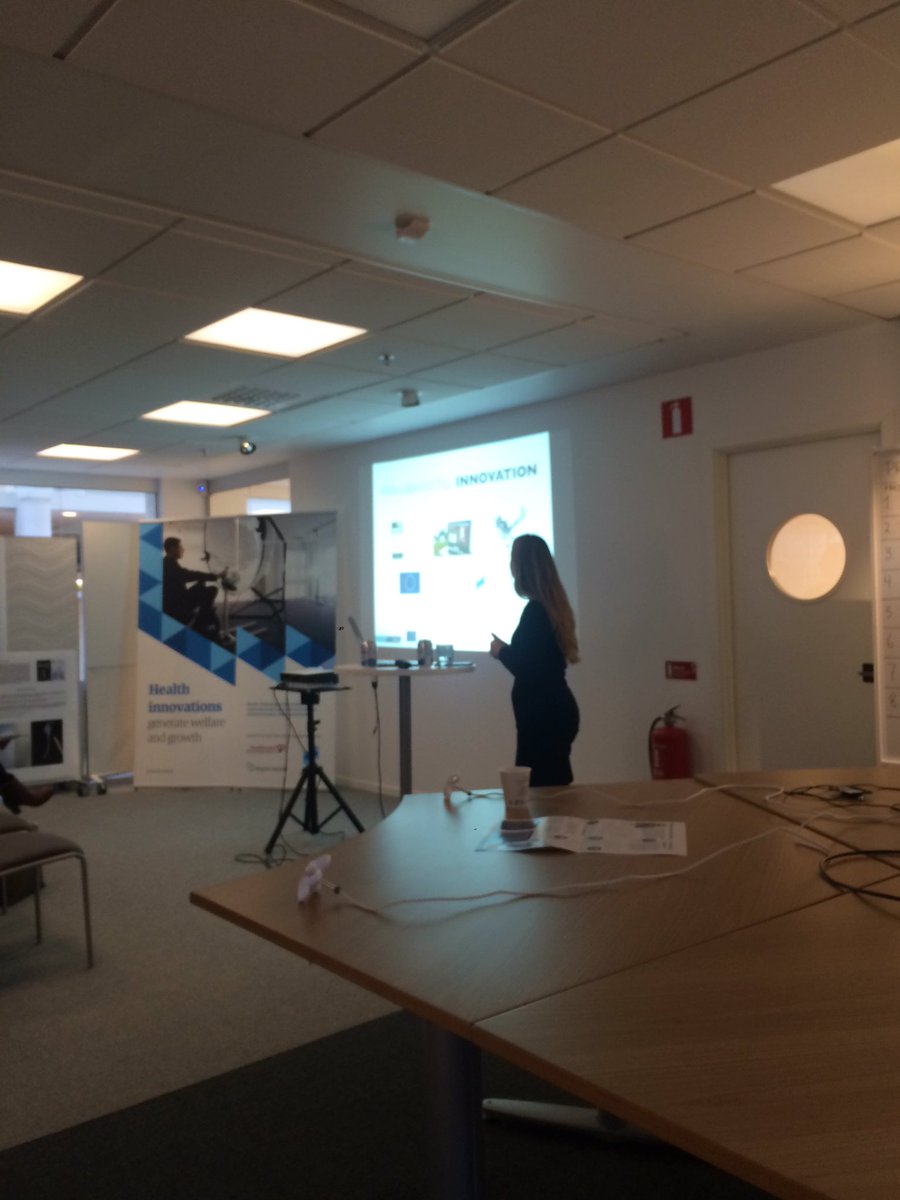 AnnMariBarthold's tweet photo. Anne-Christine Hertz presenterar Hälsoteknikcentrum Halland. En av Region Hallands stoltheter https://t.co/vGTsWcVfOn