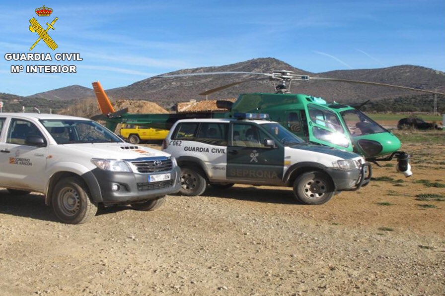 GCTeruel's tweet photo. SEPRONA y APN @gobierno_aragon denuncian helicóptero volaba a baja altura sobre humedal protegido #LagunaGallocanta https://t.co/QMxyHtOV5u