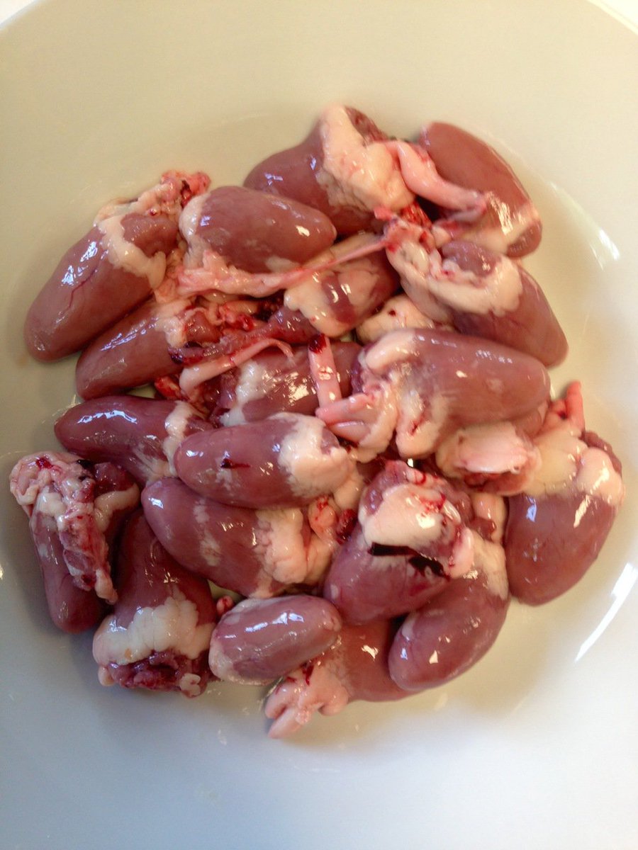 MeruMhor's tweet photo. Happy Wednesday, here's a wee sneaky Treat of the Week...Super Tasty Chicken Hearts ;) #dogs #raw feeding #Glasgow https://t.co/R4vsnRtge6