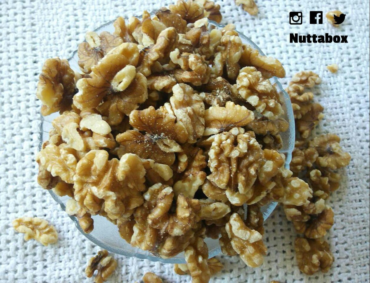 nuttabox's tweet photo. Walnuts are rich in antioxidants, being a very good source of manganese and copper. #HealthySnacks #NuttaBox #Nuts https://t.co/5vAZhLOpaw