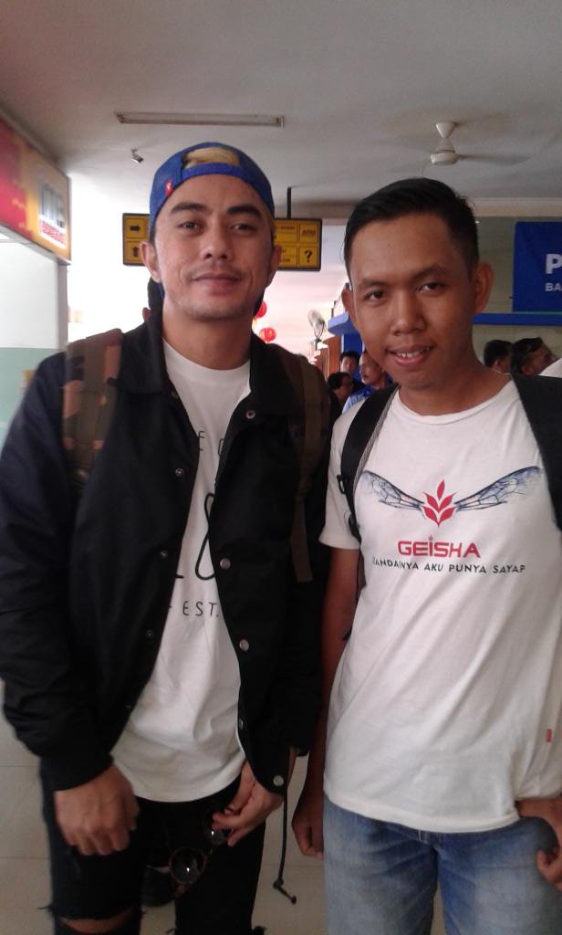 mgkendal's tweet photo. Kak @ximints_galau dg bang @nardgeisha  #bandaraAhmadyani #Semarang . https://t.co/jrVmPuUZtR