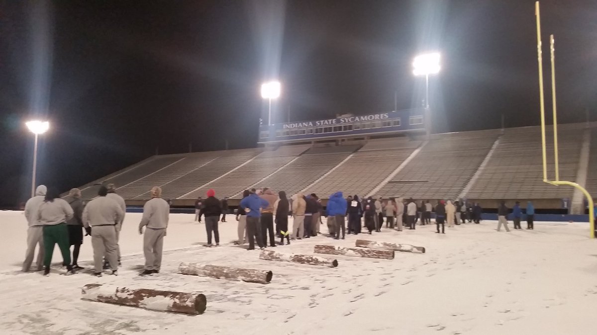 OLcoachvince's tweet photo. Great morning conditions for mat drills! #SycStandard #noexcuses @IndianaStateFB @sycamorepride https://t.co/XuknSqXto9