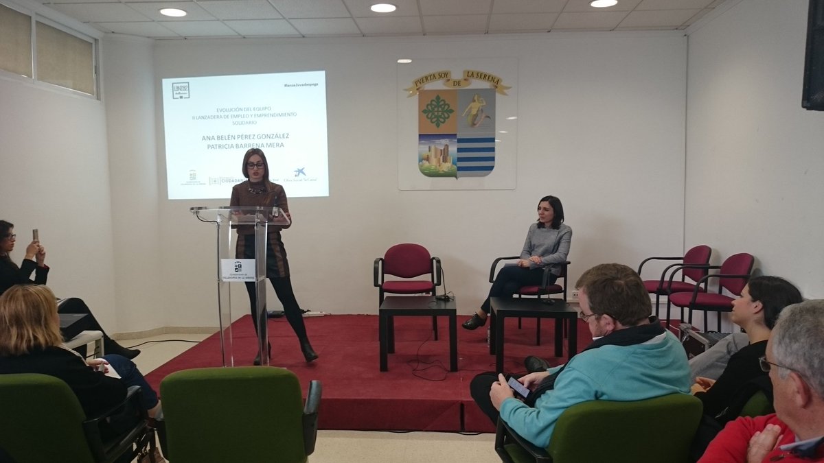 Lanza2vva's tweet photo. @patriciabrmr coordinadora y nuestra compañera @anavva26 nos hablan de la evolución del equipo #lanza2vvadespega https://t.co/ofk4YmS8TR