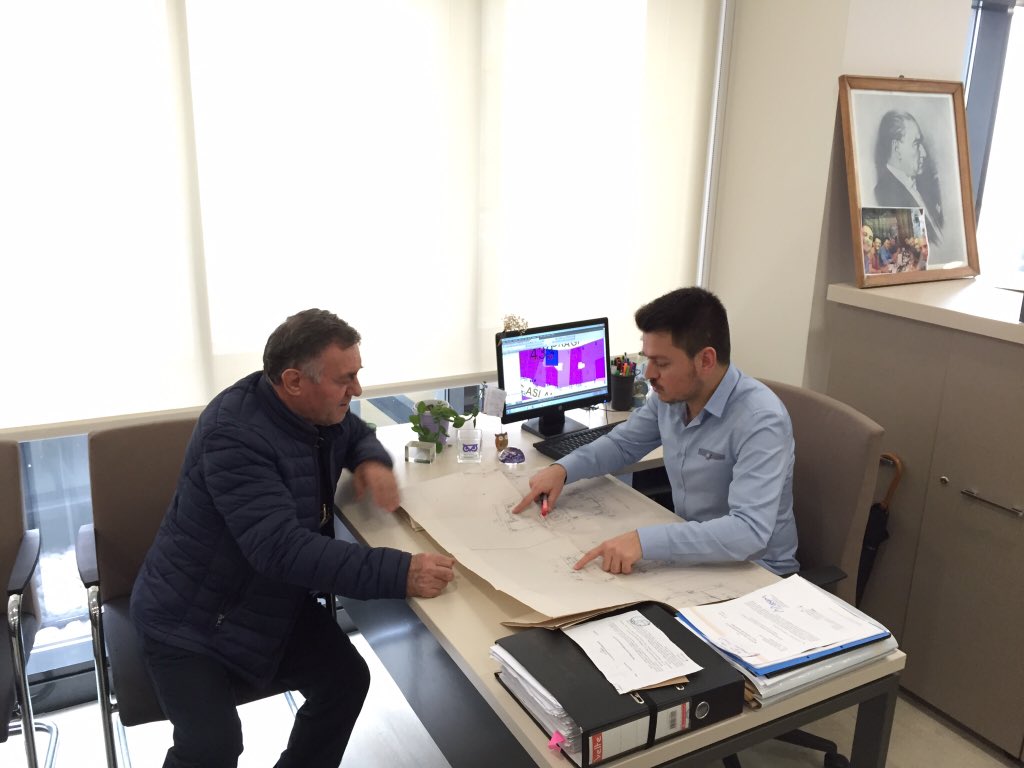 beyogluimar's tweet photo. Müdürlüğümüze teşrif eden vatandaşlarımızı can kulağıyla dinliyor, sorunlara elbirliğiyle çözüm üretmeye çalışıyoruz https://t.co/WxTVcvQvxb