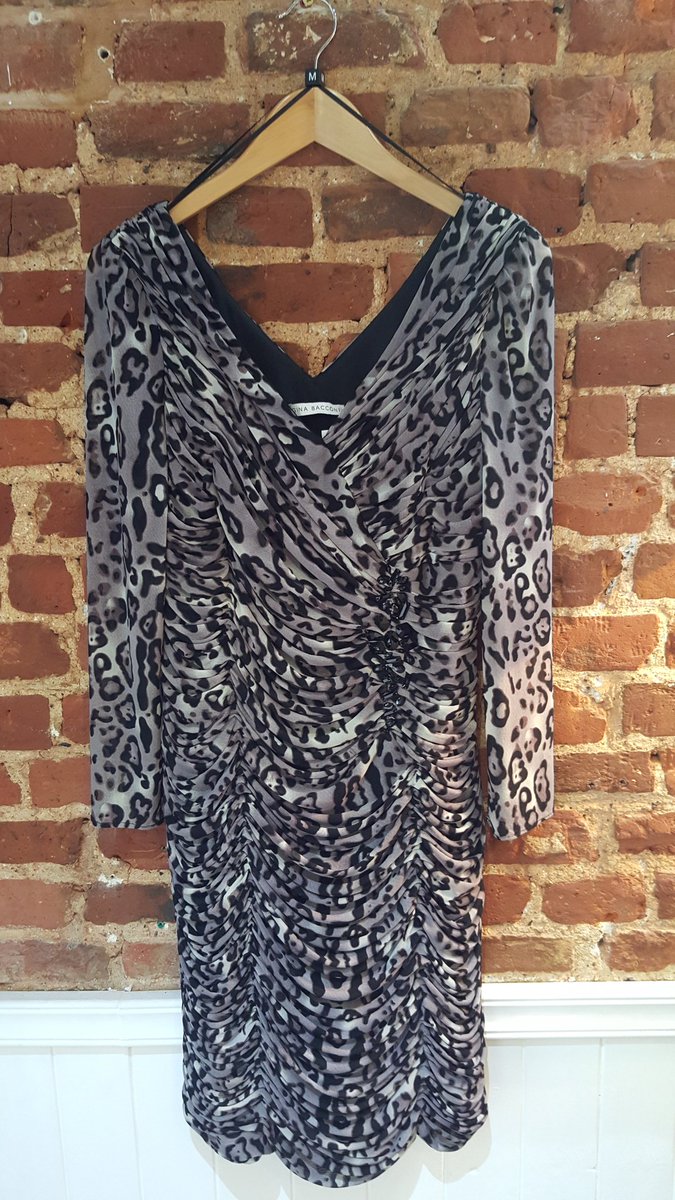 VGpreloved's tweet photo. This gorgeous #GinaBacconi dress is now available on our shop now page! #preloved #DressAgency #valentinesday https://t.co/3nZT4Vk6mm