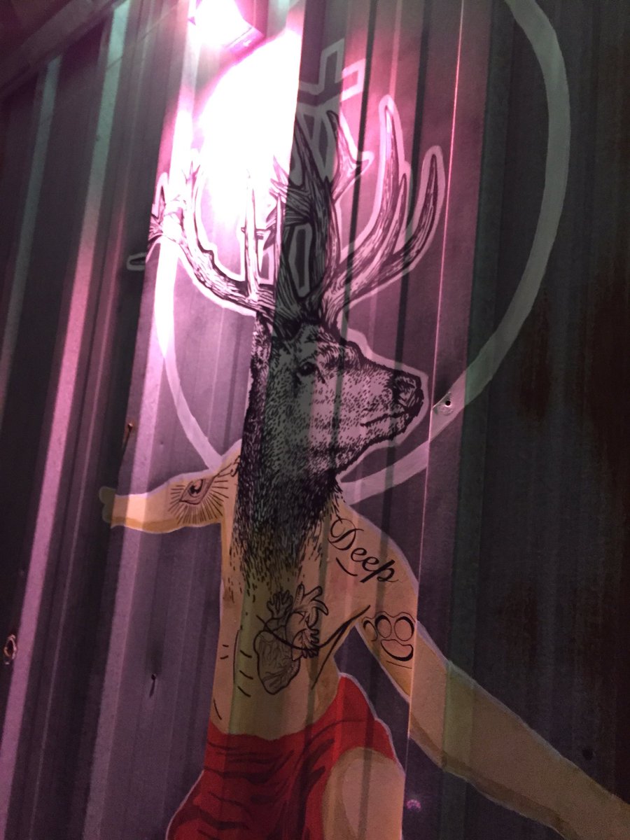 LOKKILUCK's tweet photo. Au wallaby's australian café #Angers c'est @by_RedApe qui décore mode @jagerfrance https://t.co/NTkabf2q5M