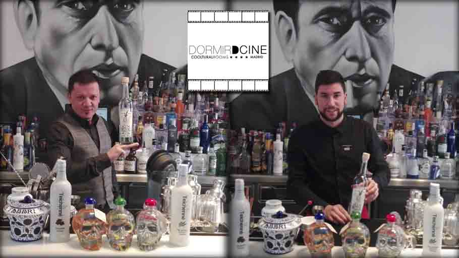 Teichenne's tweet photo. En Coctel Bar del Hotel @DormirDcine con @borjataro y @FreileSergio. #Mezcal MeXXico, schnapps y Licor flor de sauco https://t.co/GBIScMDKlf