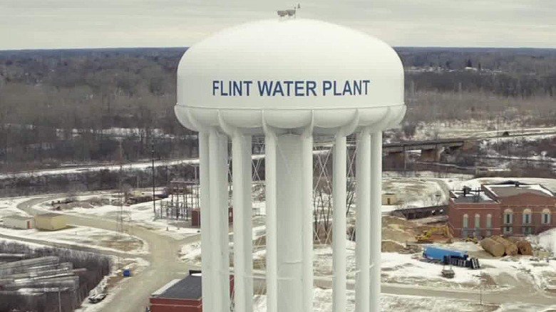 CNN's tweet photo. Flint residents already use filters to clean their toxic water. Now they have to boil it too https://t.co/swtvb4gsgX https://t.co/F5A2RrDVM3
