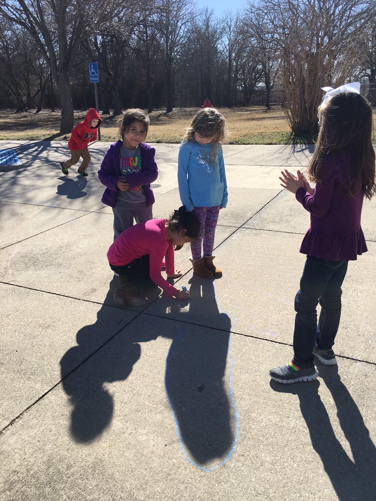 kimblase's tweet photo. Observing the changes in shadows in Kindergarten. #rannlearns https://t.co/f7Ui7KwemA