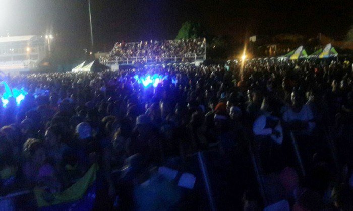 Eljoroponoticia's tweet photo. Lesionados y arrestados dejaron disturbios por concierto de Maluma en Guanta,… https://t.co/1ZZsQLmNen https://t.co/0rTEjSL9pe