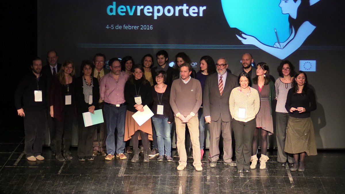 CatDevReporter's tweet photo. Foto de grup dels premiats beques DevReporter #ForumDevReporter. Descobriu els repors: https://t.co/oc3pOJbdov https://t.co/A99ewvV0zr