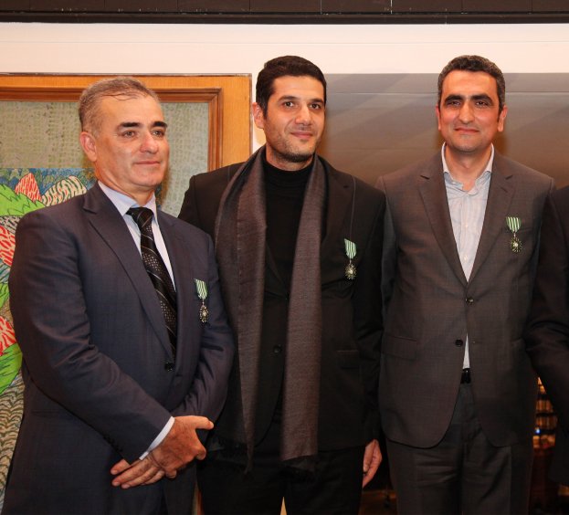 LeDesk_ma's tweet image. Bensaid, Lahlou et Ayouch, faits chevaliers des arts et des lettres zpr.io/MGY6