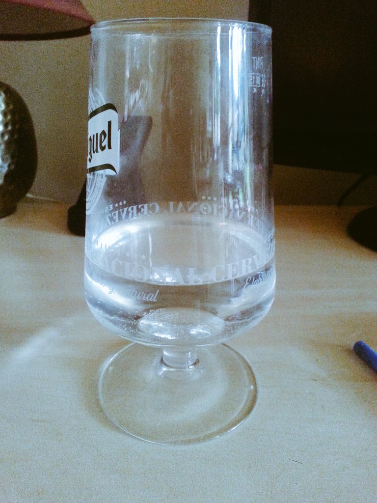 LinziLyn's tweet photo. @lellykings Almost made it through glass no. 1 #hydated https://t.co/cwNAVdUOD1