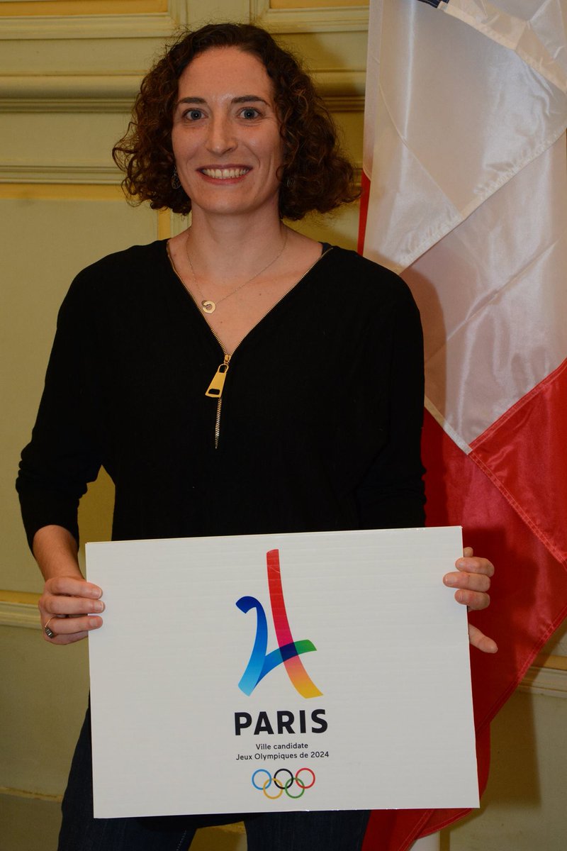 marseille's tweet photo. @DimitriDeruelle @blackmba179778 @HisRoyalFrognes @lisevidal #CarolineRigaud @JeanPaulCoche rêvent aussi des #JO2024 https://t.co/9sfXDy4j5n