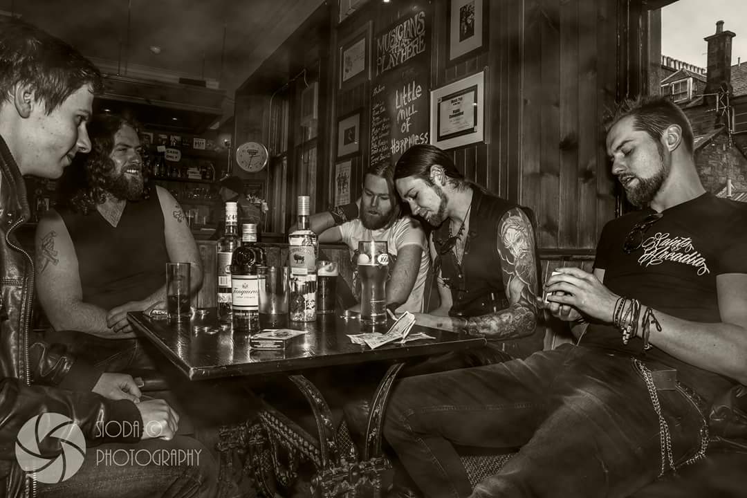 DevilsQueen2012's tweet photo. New Band Shoot done #DQrawk #photoshoot #marketbar https://t.co/HNqZSG0uFD