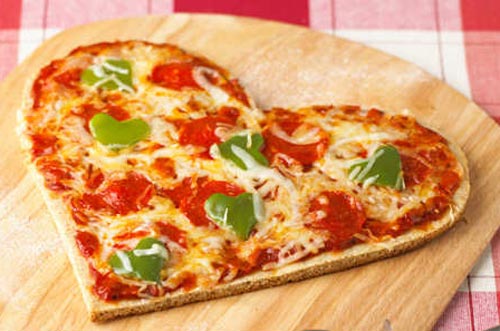 RecipesKk5566's tweet photo. #Pizza in the form of heart.The ideas of dishes for #Valentine. See  more photos: https://t.co/nbZIeicBWF https://t.co/2cI97zsbeu