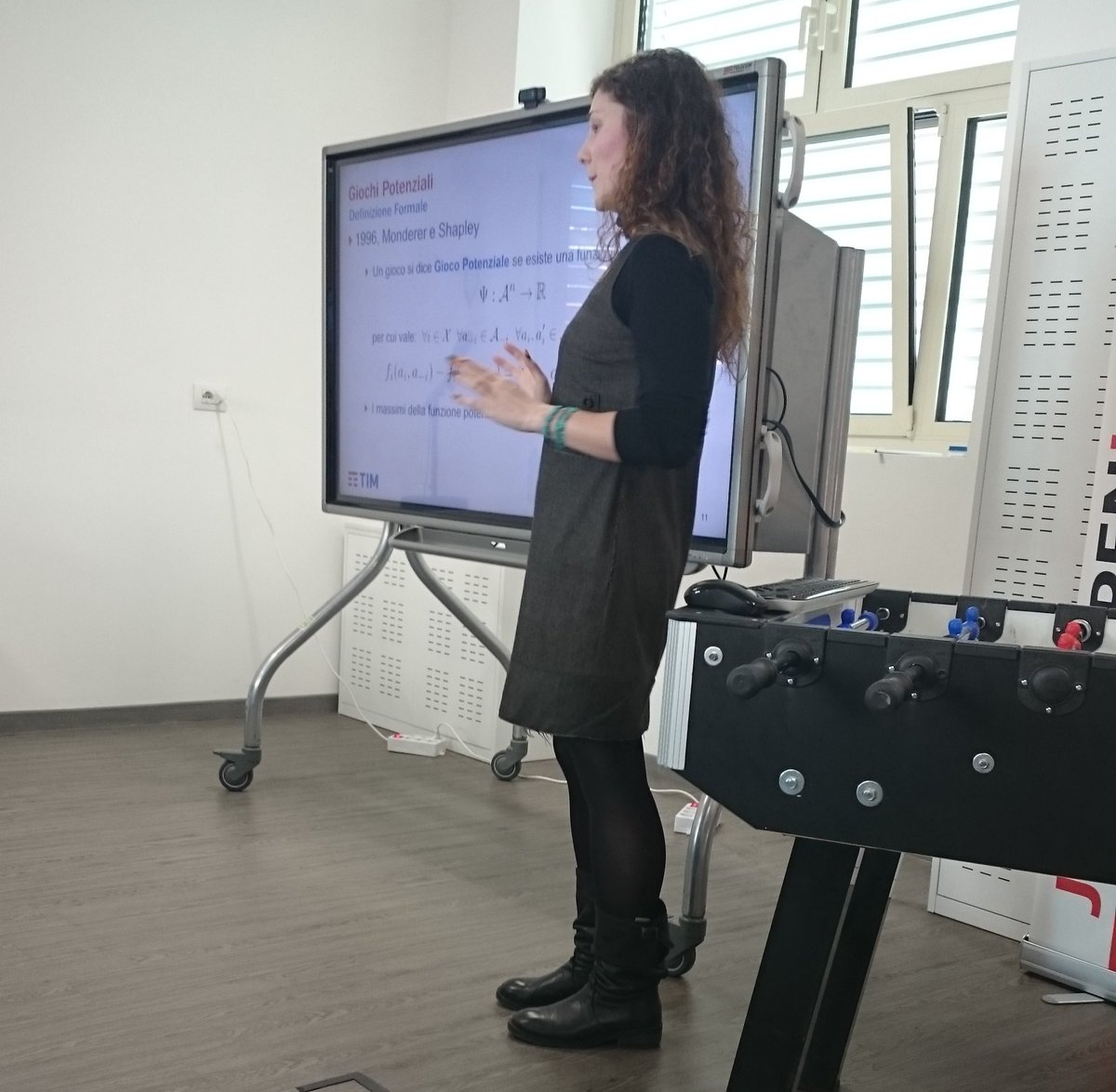 ClaudeBeaureau's tweet photo. #jolswarm Barbara Franci ci presenta la teoria dei giochi applicata al servizio innovativo #BEEKUP 
@PoliTOnews https://t.co/6UP5chPhf7