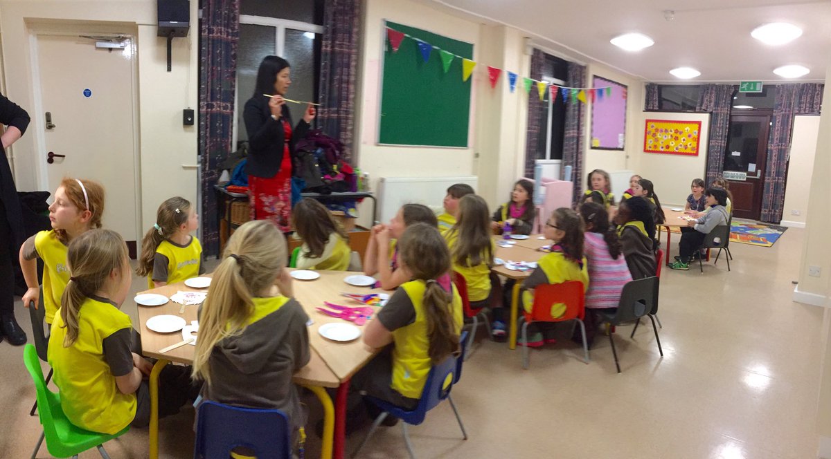 Brickhill_Pack's tweet photo. @gguidinganglia @BedsGuides @BedfordGuides Happy Chinese New Year from 1st Brickhill Brownies https://t.co/vgiE25CVgF