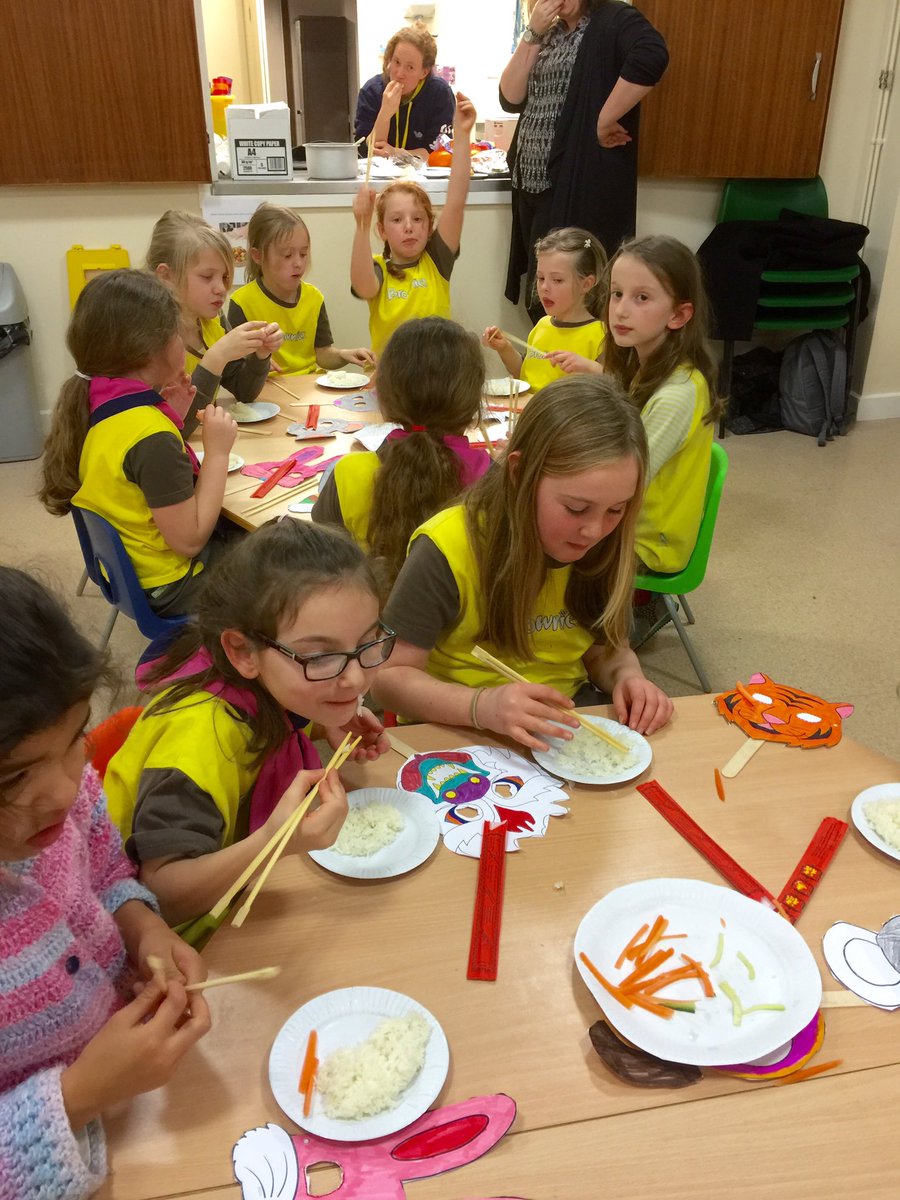 Brickhill_Pack's tweet photo. @gguidinganglia @BedsGuides @BedfordGuides Happy Chinese New Year from 1st Brickhill Brownies https://t.co/vgiE25CVgF