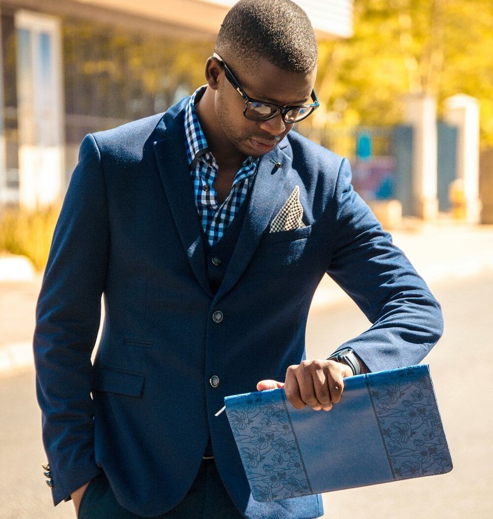 MirthxM's tweet image. Fibbles the great...RT @TheKhoi_Fro: #ProjectUpgrade

GRAB THE LATEST @TheVoiceBW   #mensfashion https://t.co/MK2YAnm2Sy&quot;