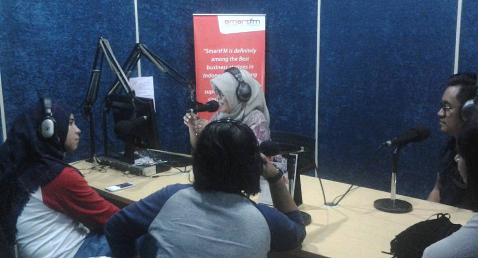 Smart Community tonight welcoming <a href="/mksbackpacker/">Makassar Backpacker</a> "Big Trips On Small Budgets" Sets your station 101,1fm ritenow!