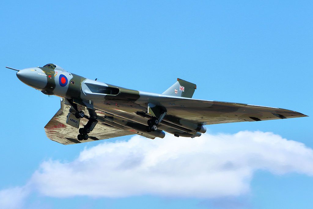 She's stole hearts, caused tears, broke ear drums #Vulcan #XH558 miss you!! 😢😢 @VulcanSCentral @VForceHQ