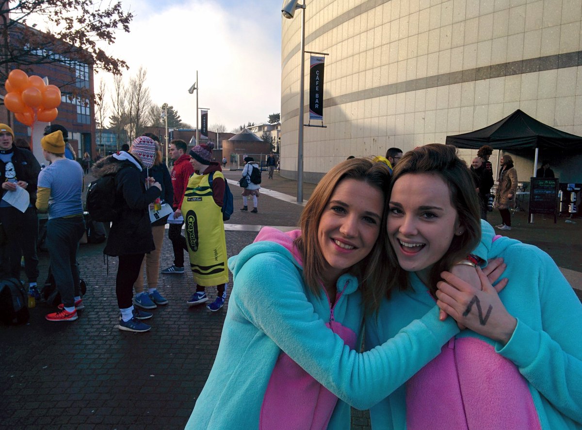 Gogugus's tweet photo. If you see this team! Help them by any way!! #DCUBegBorrowSteal @LucozadeEnergy @Ryanair @cityjet @KLM_EIR https://t.co/db4YRImYLS