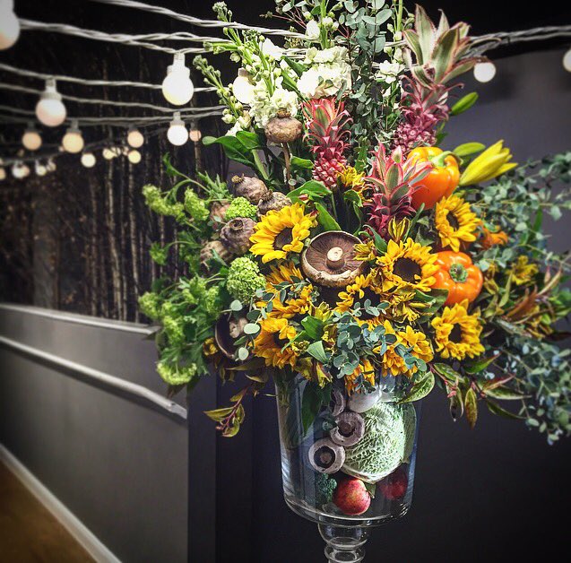 SelfridgesFood's tweet photo. Amazing flower display by Lizzie @earlyhoursltd for #hotdinnerselements last night on @Forest_LDN! Thank you! https://t.co/oiyOBZt0XI