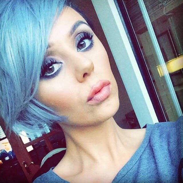 CarolineCushnan's tweet photo. @NouveauLashes how amazing is Kim's lashes two weeks later still going strong 💪🏼 https://t.co/oxihxNGv4S