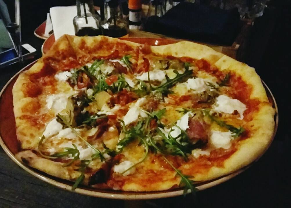 MsFoodBlogger's tweet photo. Delicious handmade pizzas at last night's #SwaySwag party. 
#London #foodporn https://t.co/L6QLD8yQCu https://t.co/EobRW2wel2