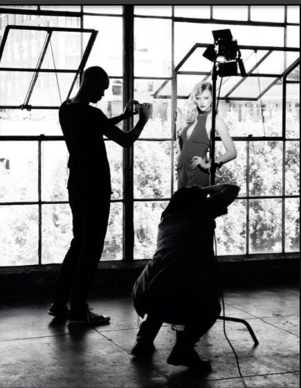 ElleEvansDaily's tweet photo. old hollywood style 

#elleevans #elloelle 
#makingof #backstage
#BehindTheScene #bts https://t.co/akeUcG2fuN