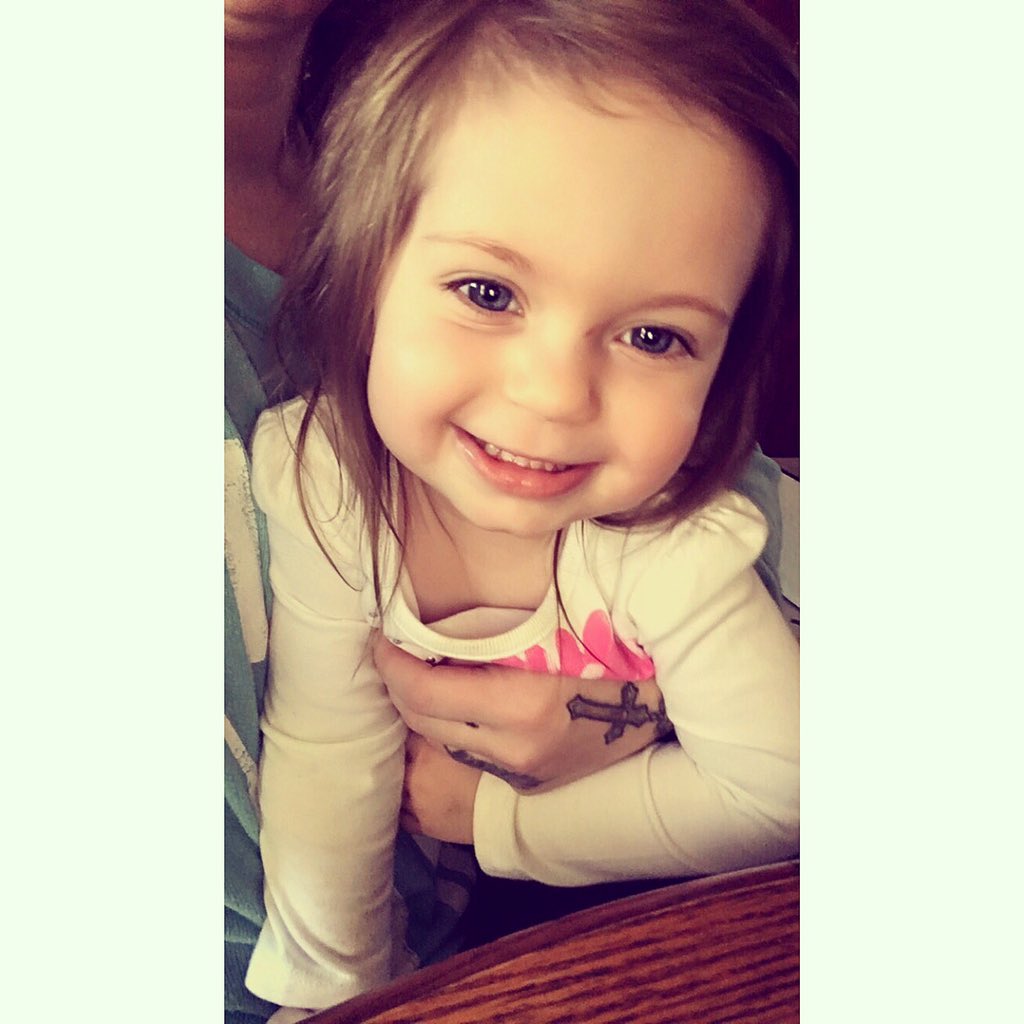 meg_tatted's tweet photo. The reason I wake up every morning. 🎀 #mylifesupport #kayleelynn https://t.co/tkBtGxF9cH
