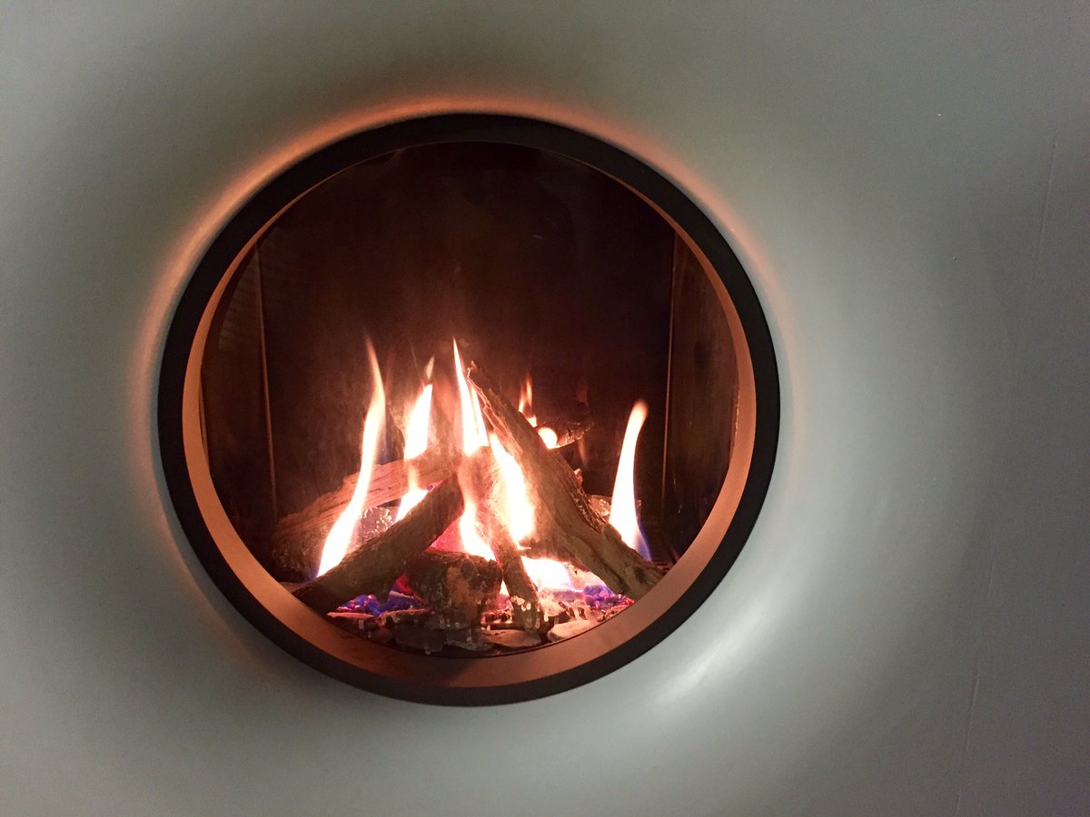 JDayStoneworks's tweet photo. A #stylish and #realistic #gasfire keeping us #warm is the #Tulp B-fire 50 round  @tulipalouk @Tulpfiremakers https://t.co/GsalsOsssY