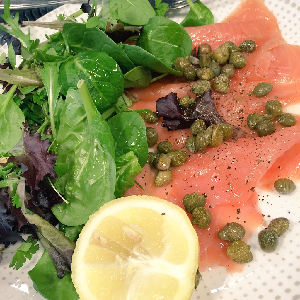 AlessBove's tweet image. Got addicted to capers... 😋 #lightlunch #firstlunch #imhavingtwo