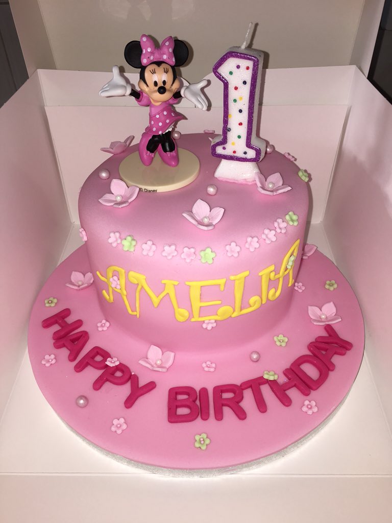 SarahCakeCo's tweet photo. #minniemouse #cake #one #pink #victoriasponge #flowers #disney #birthday @sarahcakeco https://t.co/O3H86hhTOb