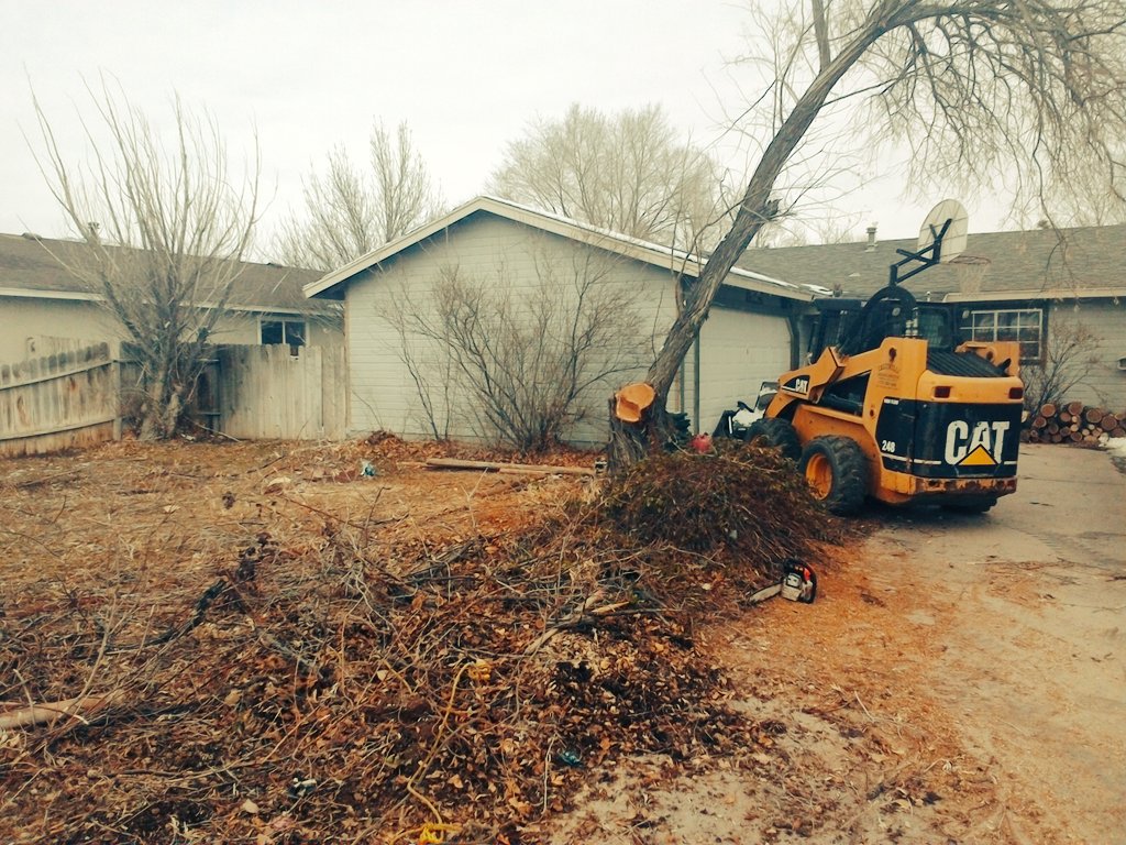 CassinelliLand's tweet photo. Before and after gravel driveway #CassinelliBuilt https://t.co/2lExecxuaD