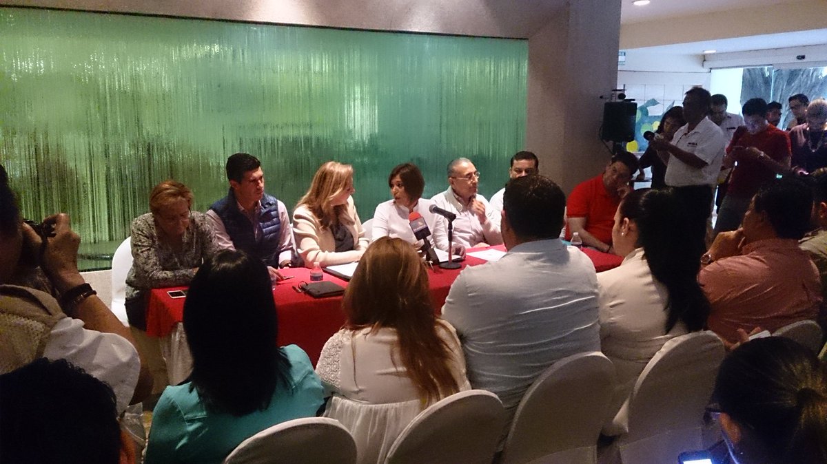 NachoRios1's tweet photo. Anuncia @MiguelAValdivia llegada de @MFBeltrones para respaldar a @LILIANAMADRIGAM En Tabasco ya esta @gina_trujillo https://t.co/owVr2rUG4V