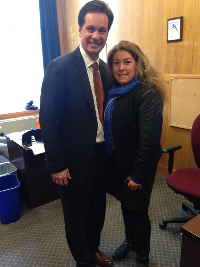TDiMuzio's tweet photo. Wonderful meeting on artists issues at the MA State house. State Senator Vinny DeMacedo "#LCCassembly" https://t.co/ETyBZRUnus