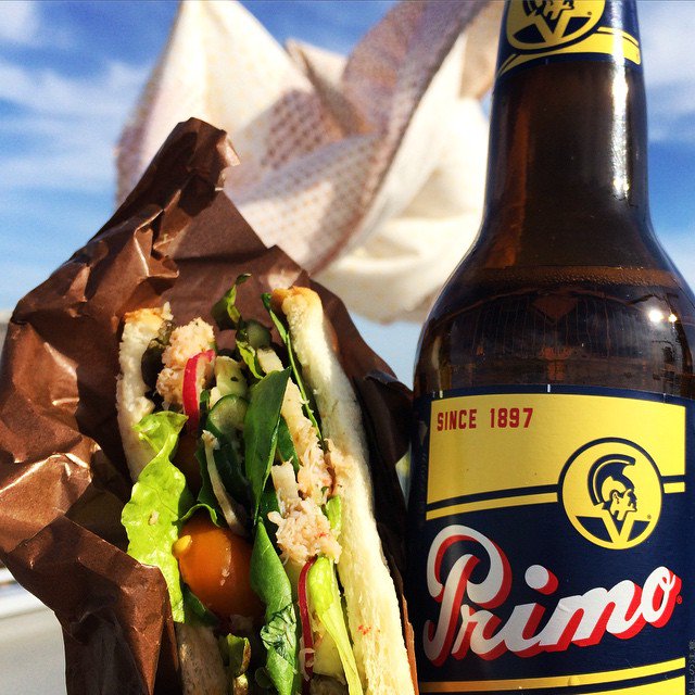 PrimoHawaii's tweet photo. Always finishing each other’s sandwiches #PrimoBeer https://t.co/T8CZtAq7IR