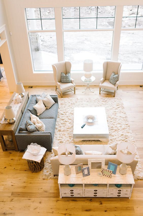 DGRInteriors's tweet photo. What a perfect and balanced #livingroomlayout. Image Credit: Home Brunch #interiordesign #homelayout https://t.co/HST4bvwkKa