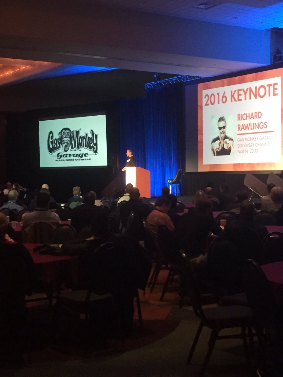 MommmaMickey's tweet image. Listening to @RRRawlings at #SPFAShow with @TheSPFA and I got to be his beer assistant! WOO!