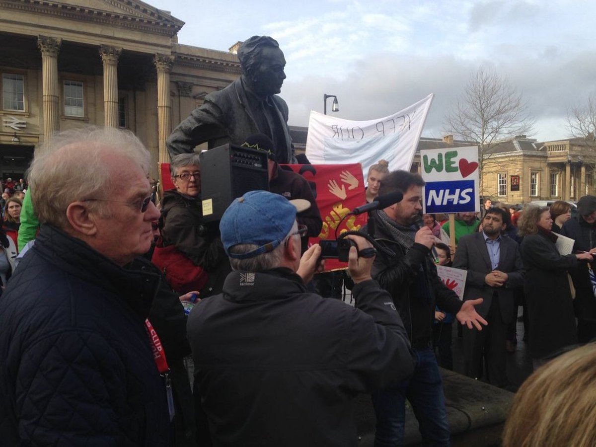Examiner's tweet photo. Thousands expected for #HandsOffHRI march - full details here https://t.co/EWYFaMlvOx https://t.co/53IgeFccYz