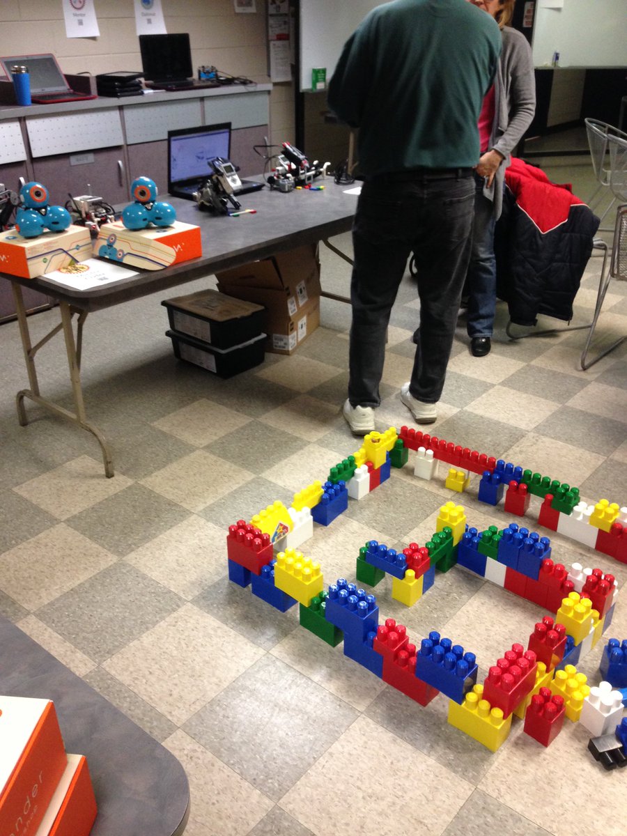SCDSB_arts's tweet image. We're about to begin! #coderobotics #STEAM #scdsbbot @SCDSB_arts #scdsb @asimpsonscdsb