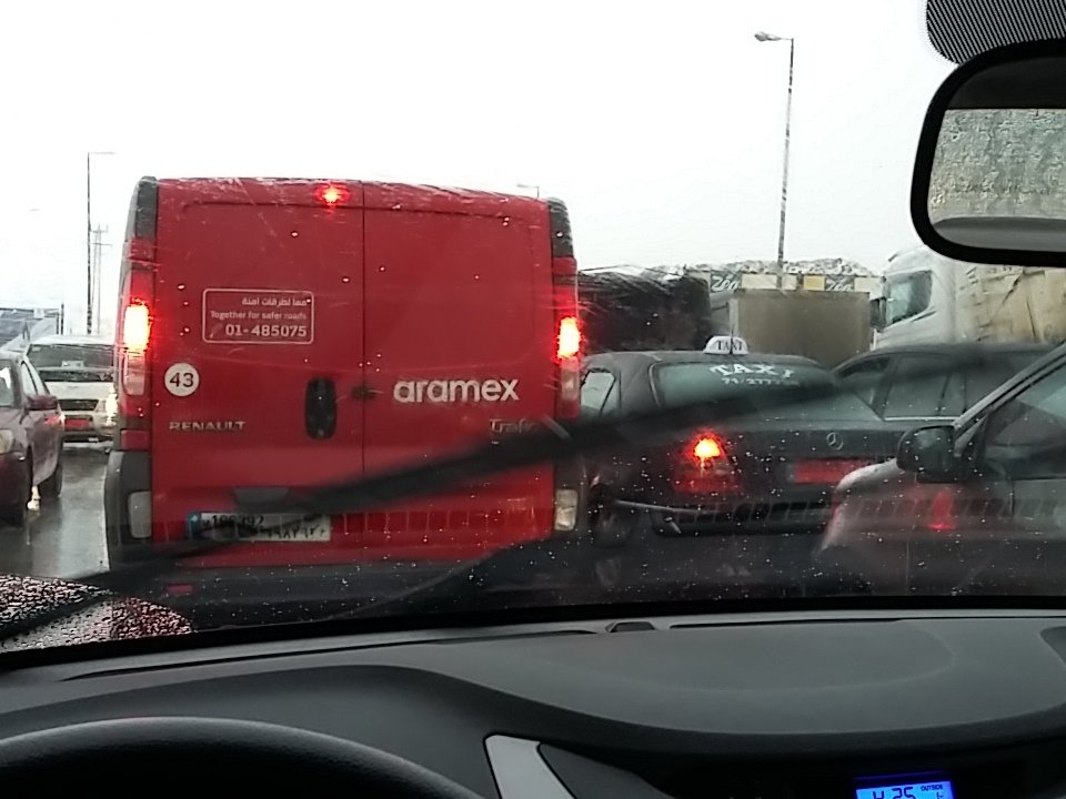 trabz's tweet photo. Huge traffic on dahr elbaydar to beirut under snow. @LebISF @yasalebanon https://t.co/8xVP07RsZZ