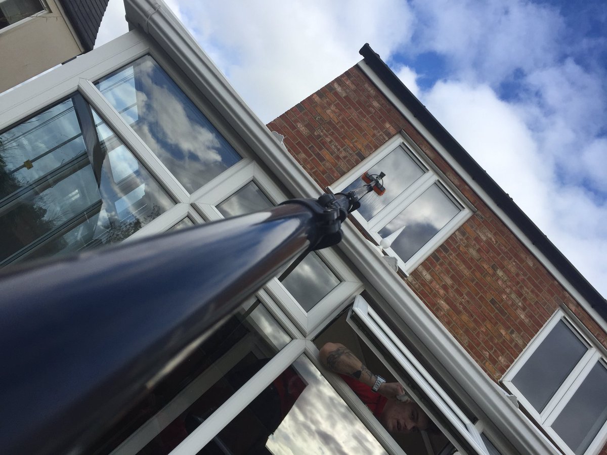 ACleanerGroup's tweet photo. Awkward window that's you cannot reach ? We can clean up to 65ft high from the ground #highlevelwindowcleaning https://t.co/q1LB180zkK