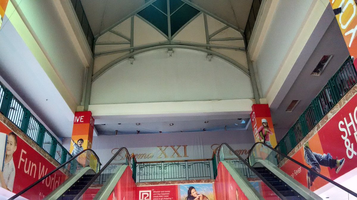 malam gaes, saat ini Depok 21 sdng dalam tahap pembangunan 4 studio tambahan, utk nanti jadi Depok XXI dgn 7 studio.