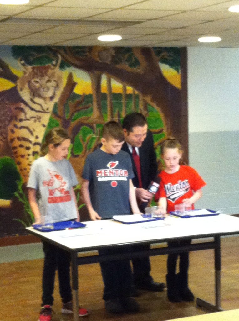 BellflowerRuff's tweet image. Abbey, Ben and Grace on Channel 8 news doing a weather experiment ! Awesome job!