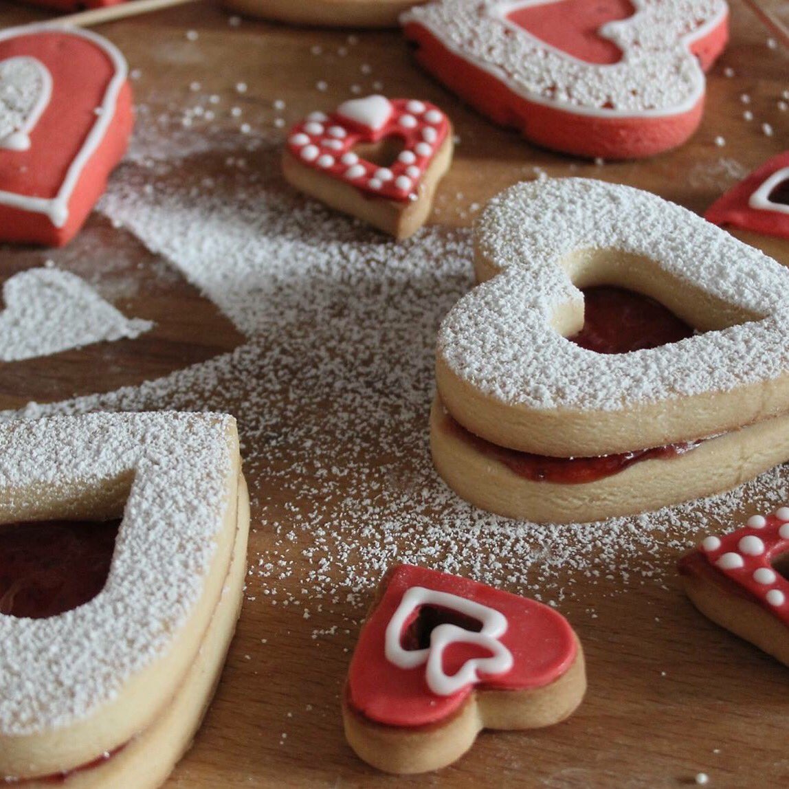 ¿QUIERES HACER CON UNA MISMA MASA 4 GALLETAS DISTINTAS PARA SAN VALENTÍN❤️? DALE AL LINK andreavicens.com/galletas-san-v…