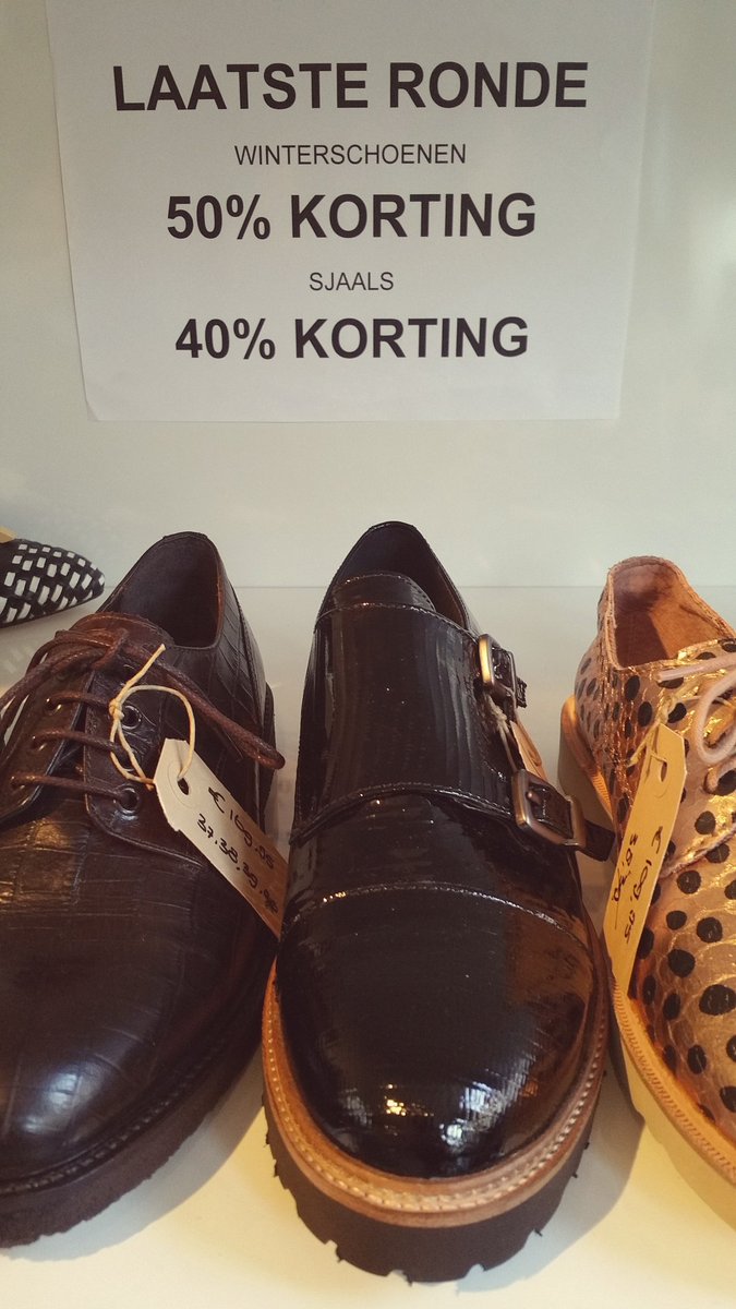 L A A T S T E ◇ R O N D E  #schoenen #sjaals #korting #SALE #allesmoetweg #tijdvoordenieuwecollectie #Lava #Bolsward