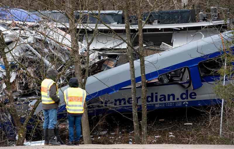 PeninsulaQatar's tweet photo. Germany probes cause of deadly train crash
#GermanyTrainCrash #transport #Railways
https://t.co/wbBEC2DVVa https://t.co/u7HQd5bqbZ